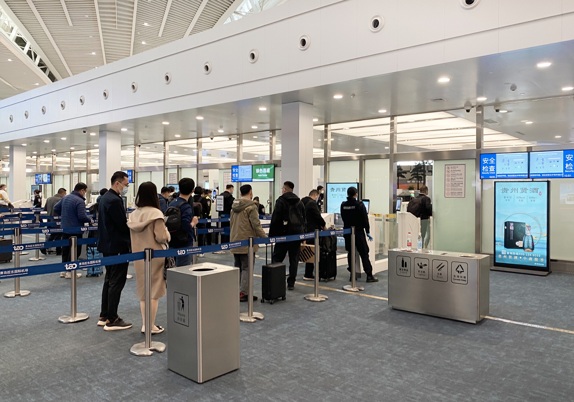 1684130864160421.jpg 机场广告2.jpg